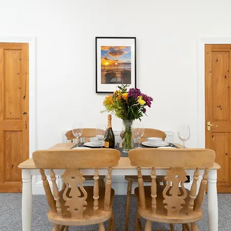 Bright~ Town Center~ 2 Bed~penzance *